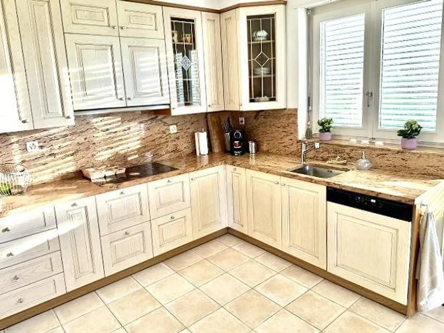 Country house with 2 apartments in a secluded location with plenty of land - Photo 15 of 55