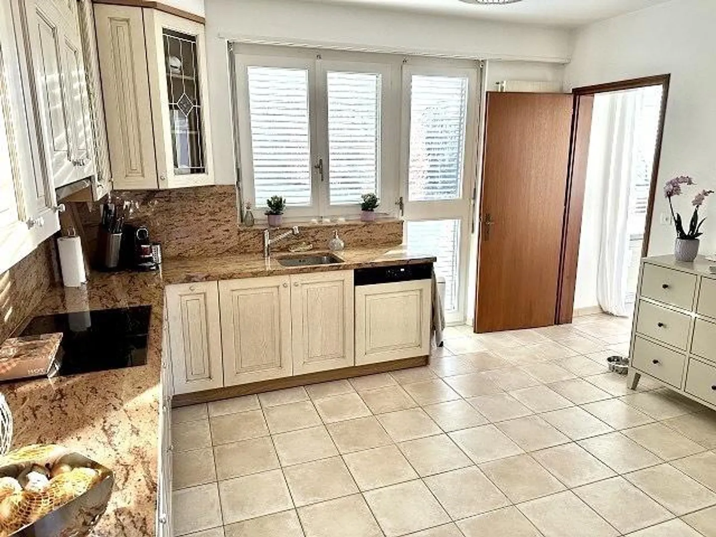 Country house with 2 apartments in a secluded location with plenty of land - Photo 16 of 55