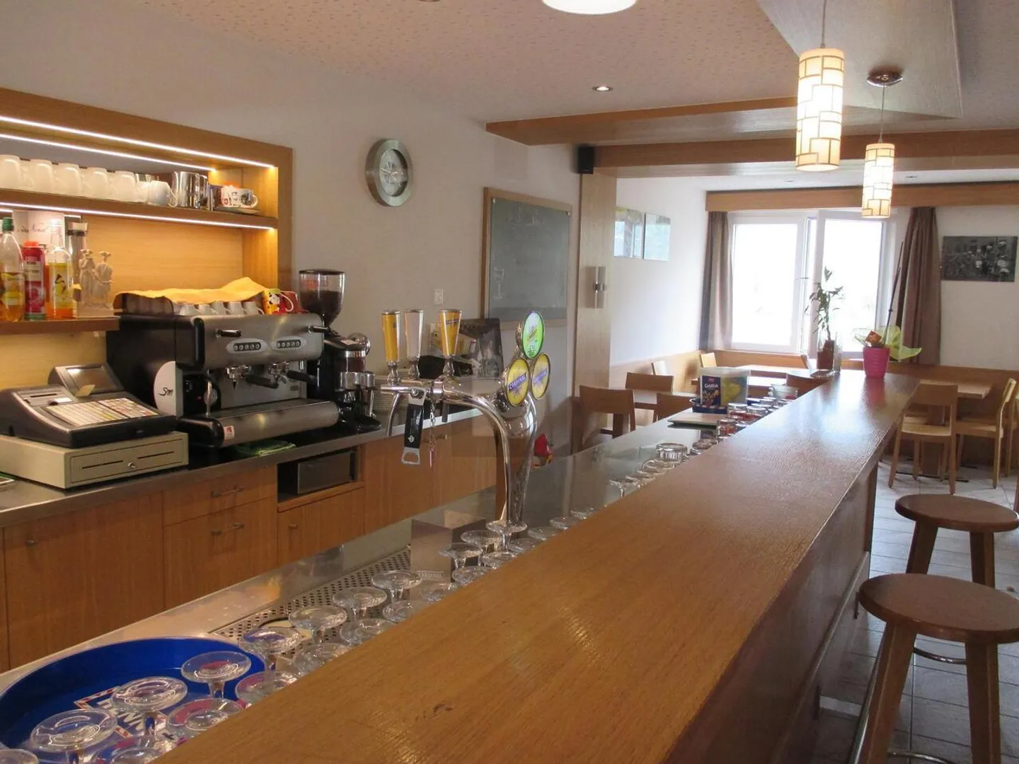 Bistro Charmant avec Terrasse - Photo 2 sur 5