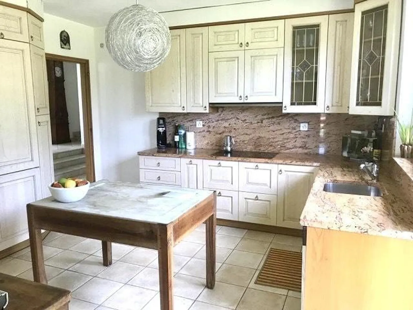 Country house with 2 apartments in a secluded location with plenty of land - Photo 17 of 55