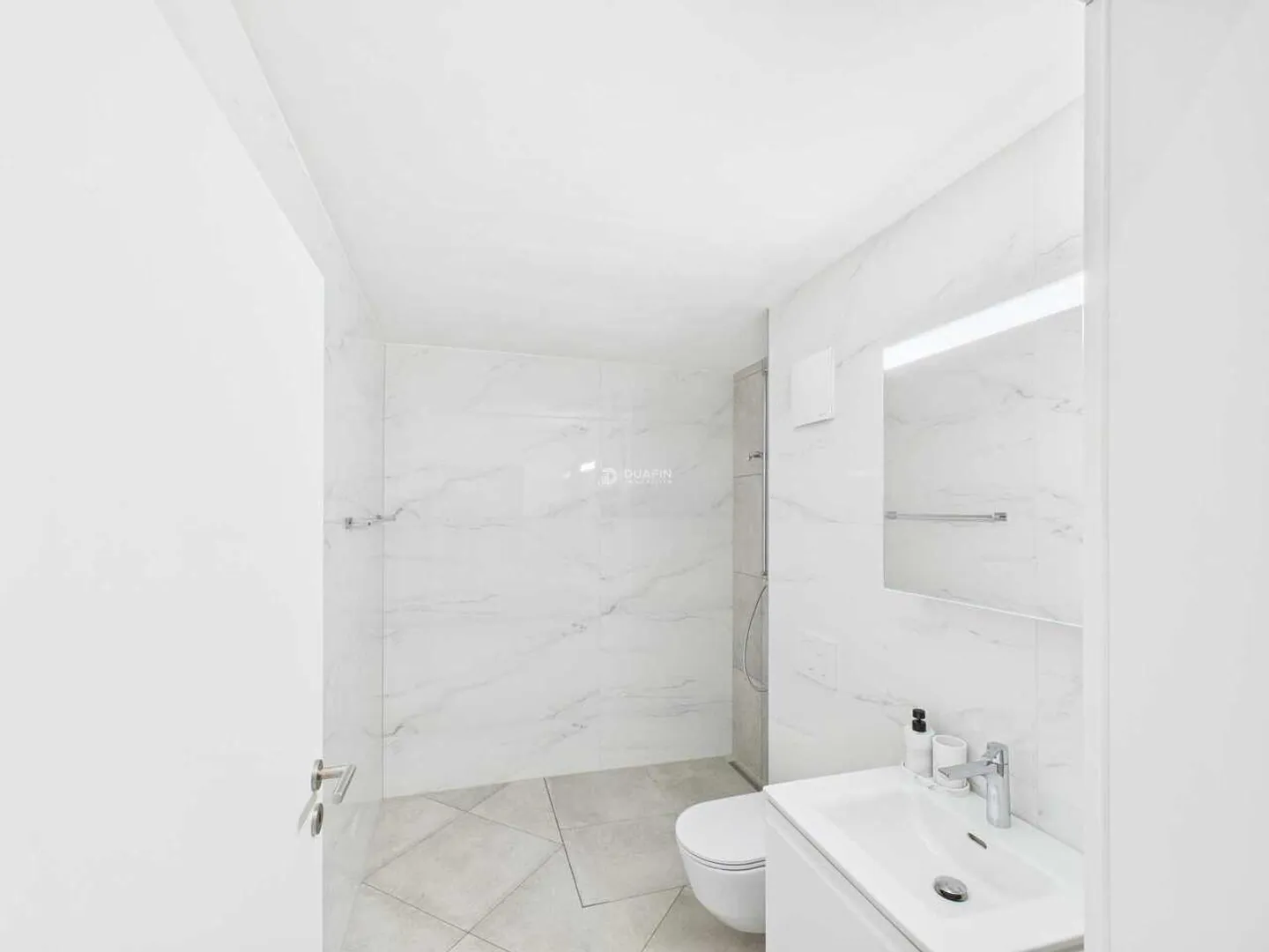 Maison de 3 familles, rénovée en 2021, avec 2 garages à Trimbach - Photo 10 sur 13