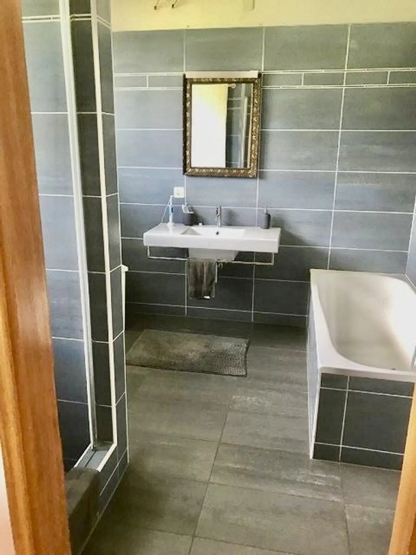 Country house with 2 apartments in a secluded location with plenty of land - Photo 30 of 55