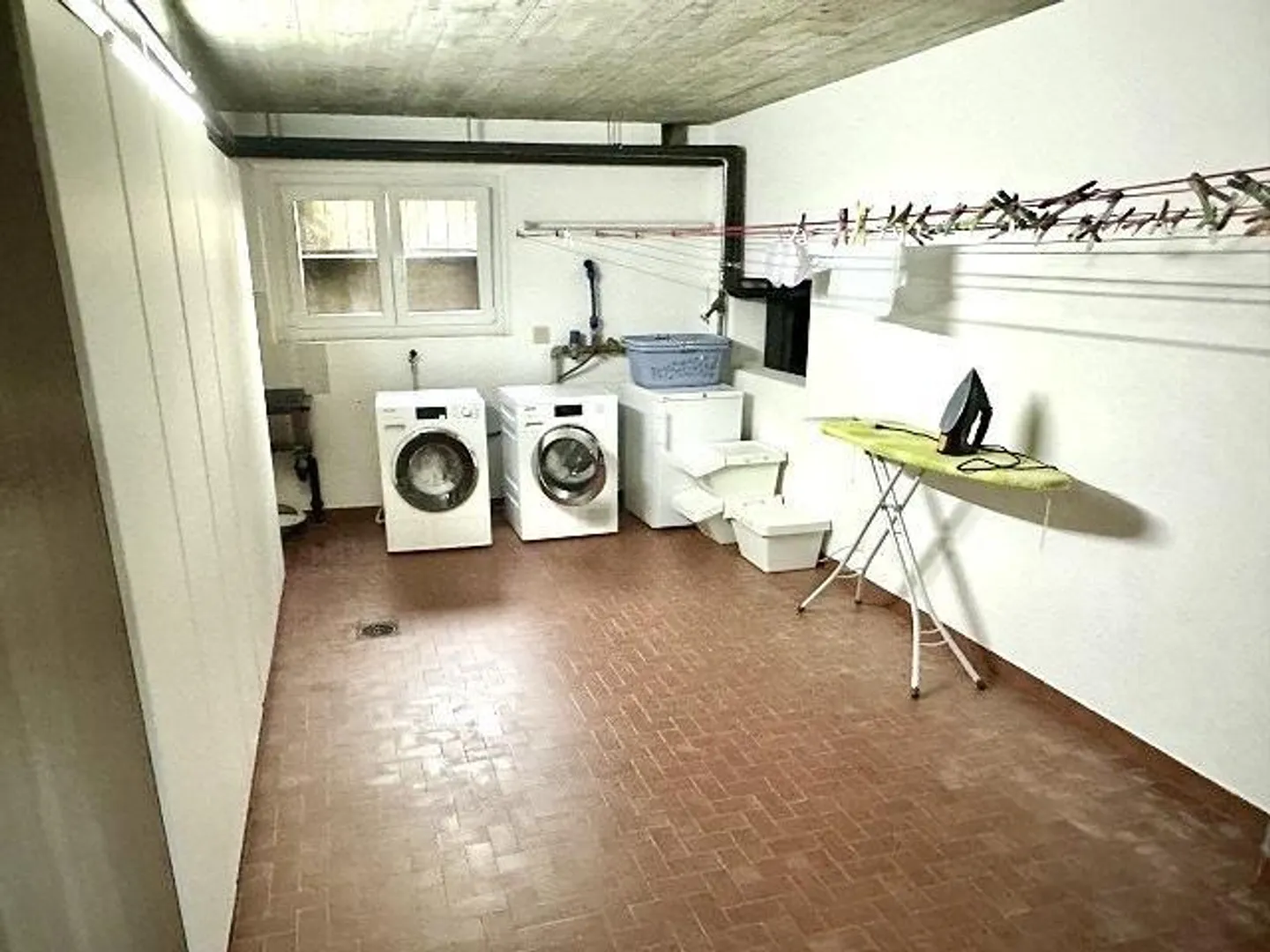 Country house with 2 apartments in a secluded location with plenty of land - Photo 37 of 55