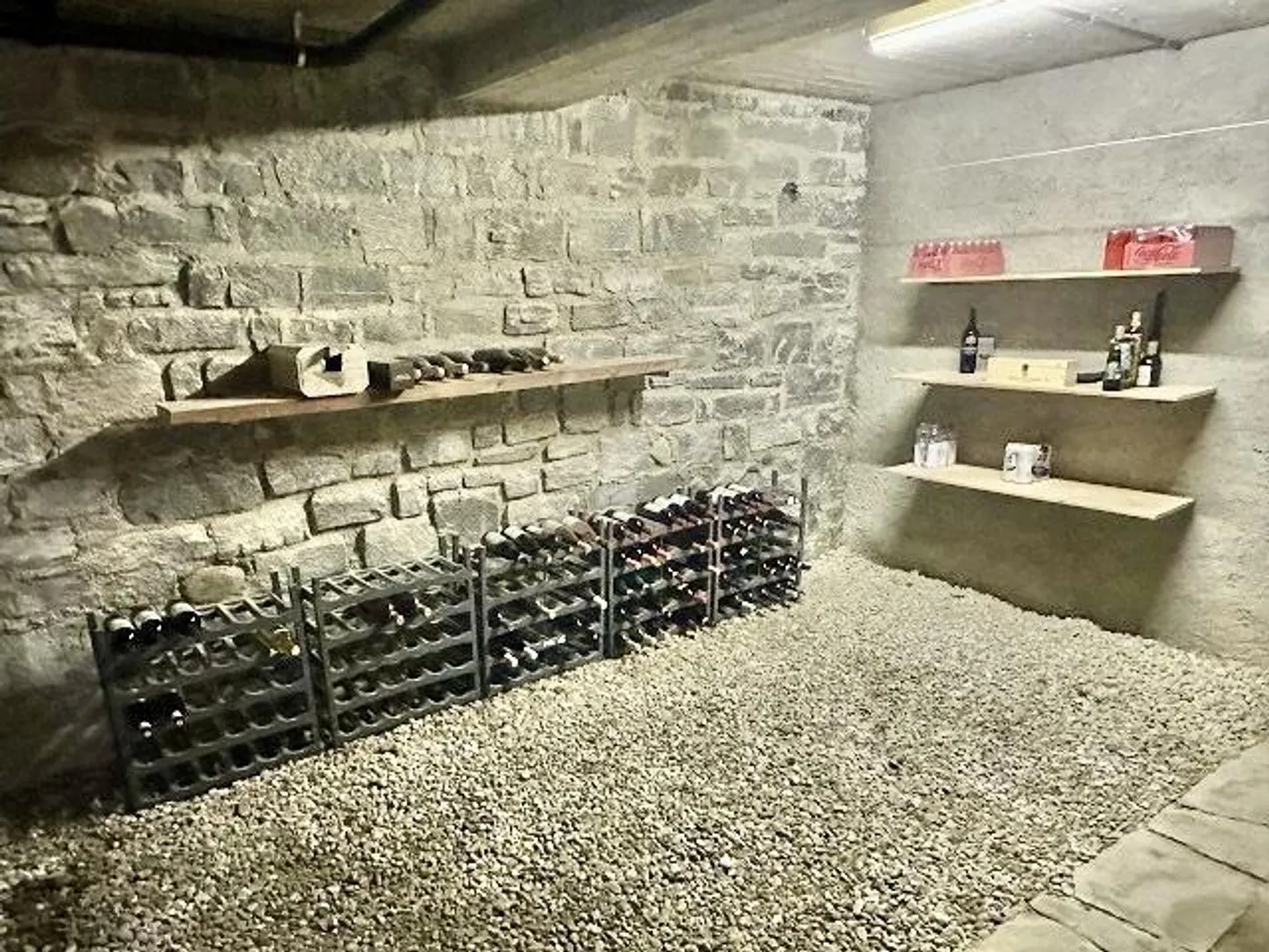 Country house with 2 apartments in a secluded location with plenty of land - Photo 38 of 55