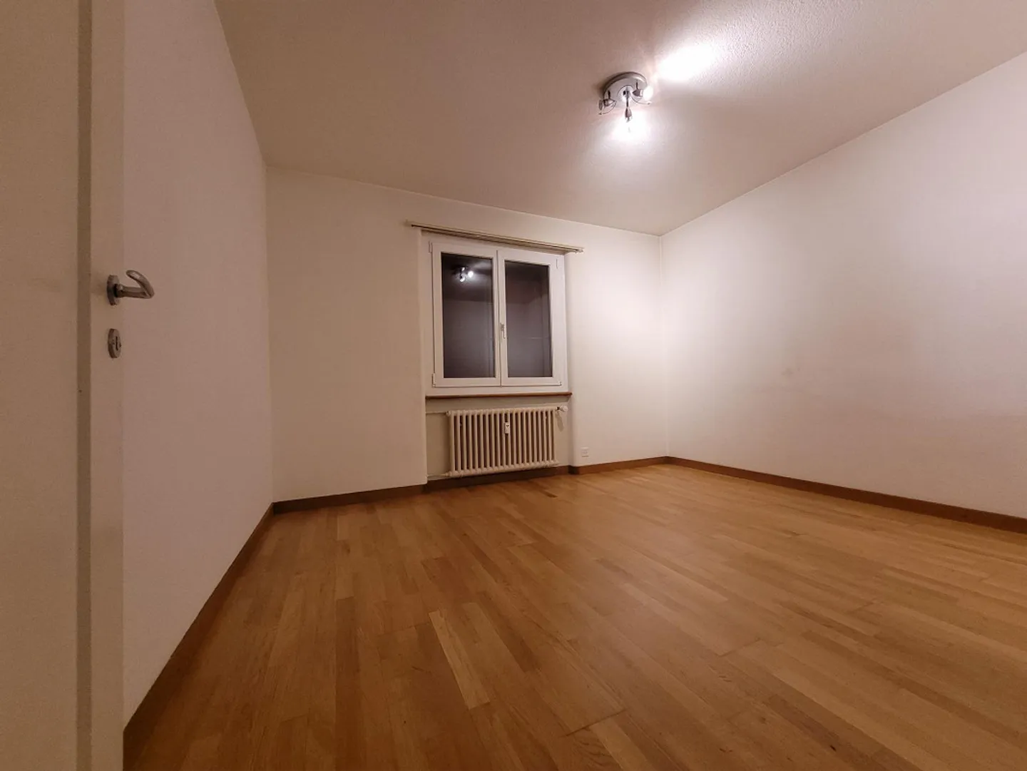 Luminoso appartamento di 4 stanze con balcone a Langenthal - Foto 13 di 14