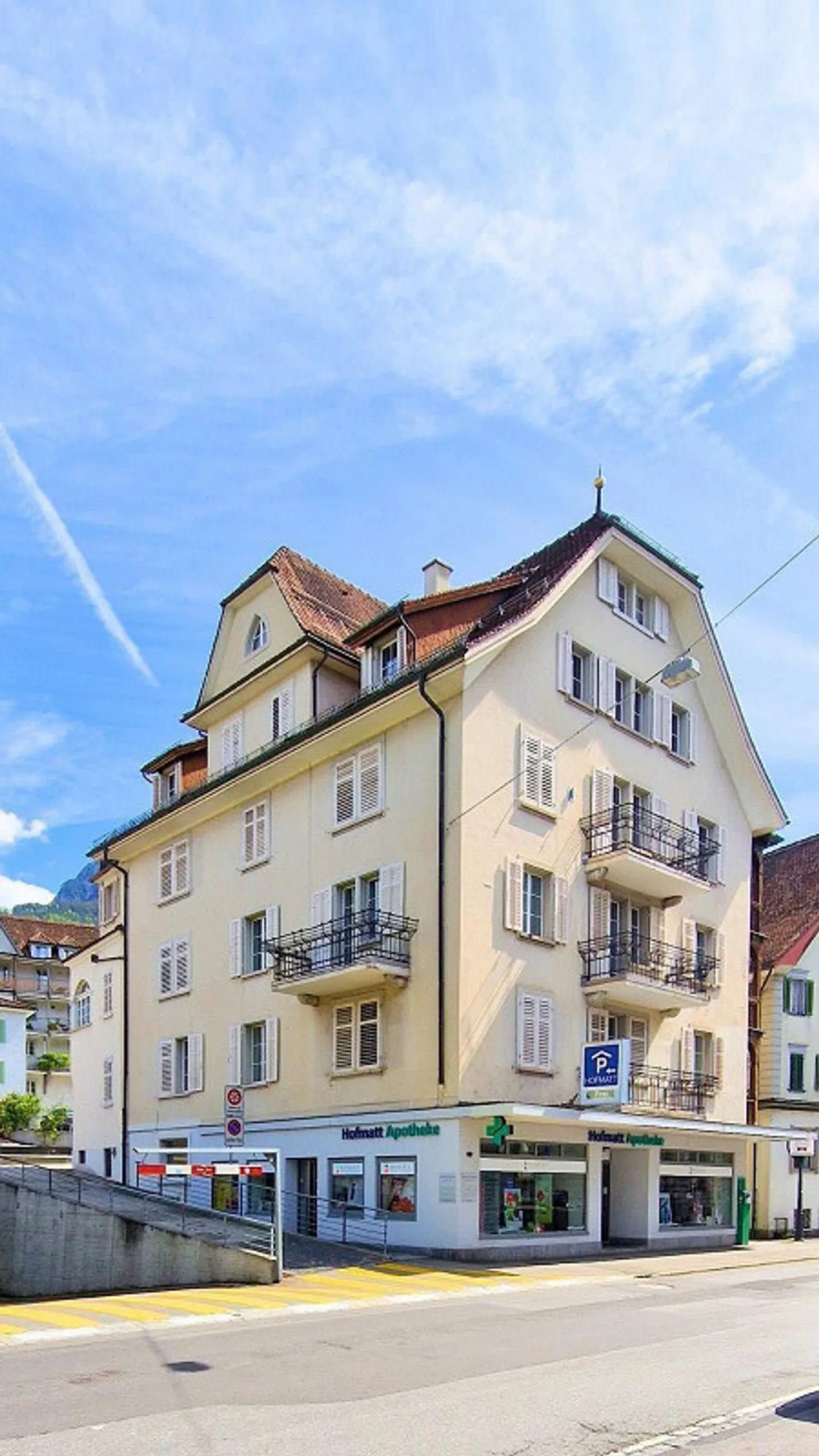 Edificio residenziale e commerciale in posizione centrale a Schwyz - Foto 1 di 4