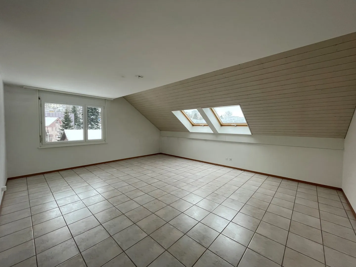 4.5 Room Apartment with Balcony - Photo 5 of 10