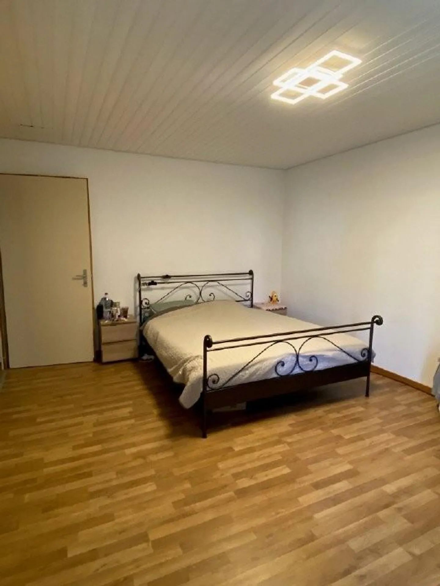 Top offer with generous seating area! - Photo 3 of 5