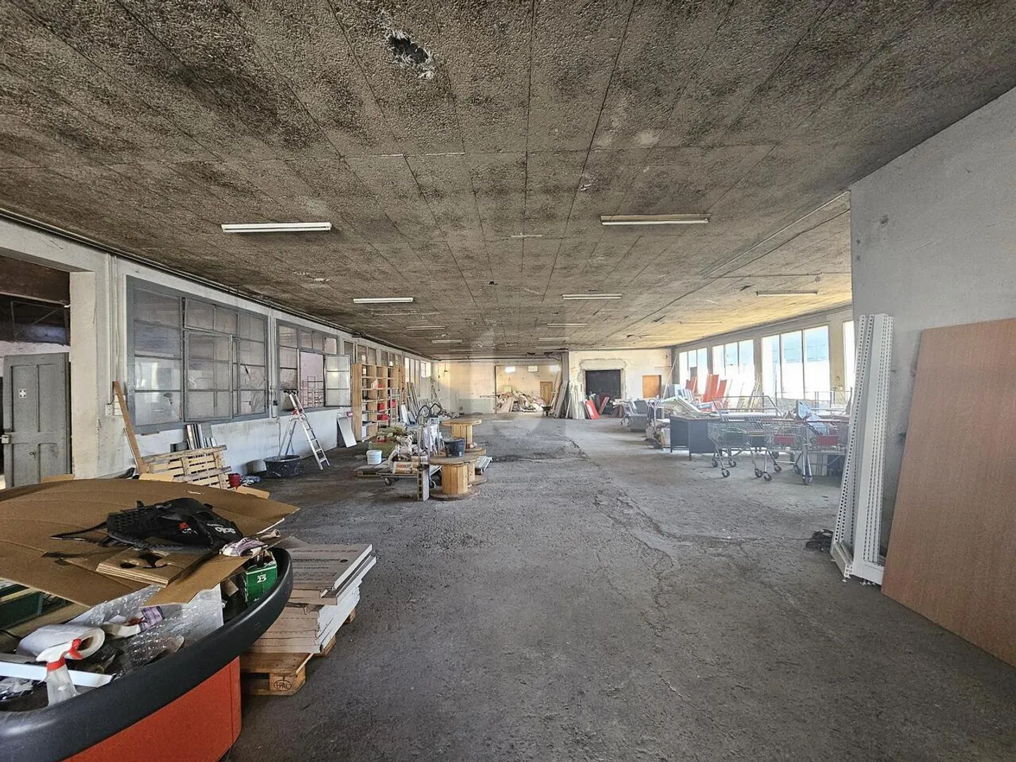 Bâtiment commercial transformable - Photo 3 sur 4