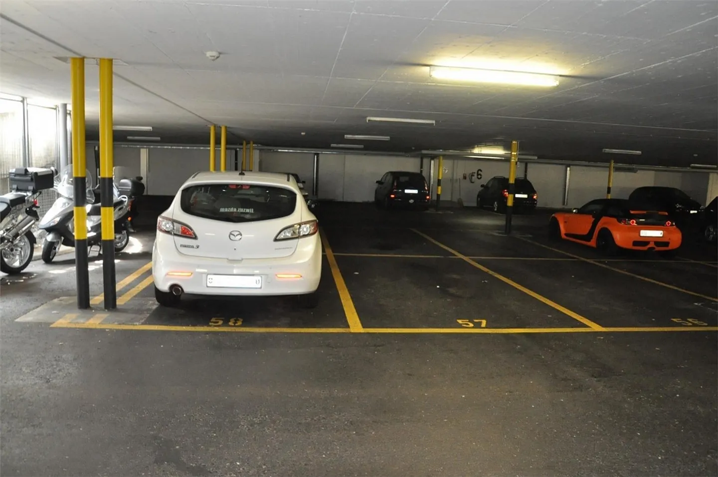 Place de stationnement pour voiture dans le garage souterrain "Grünring"... - Photo 1 sur 3