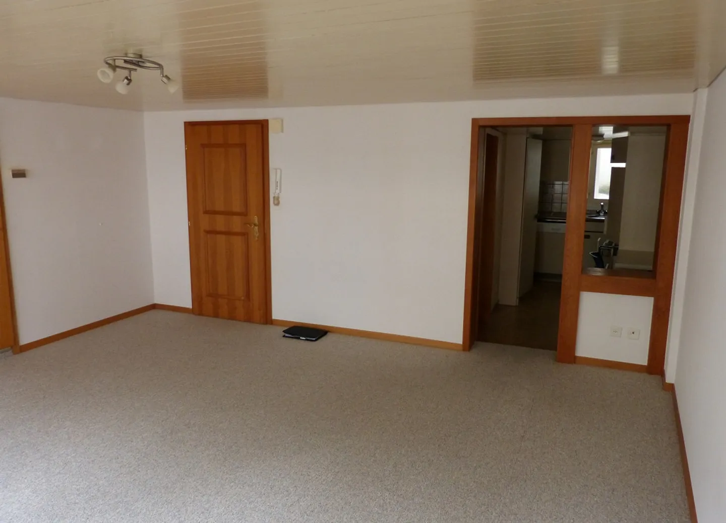 Appartement 2.5 pièces confortable - Photo 2 sur 7
