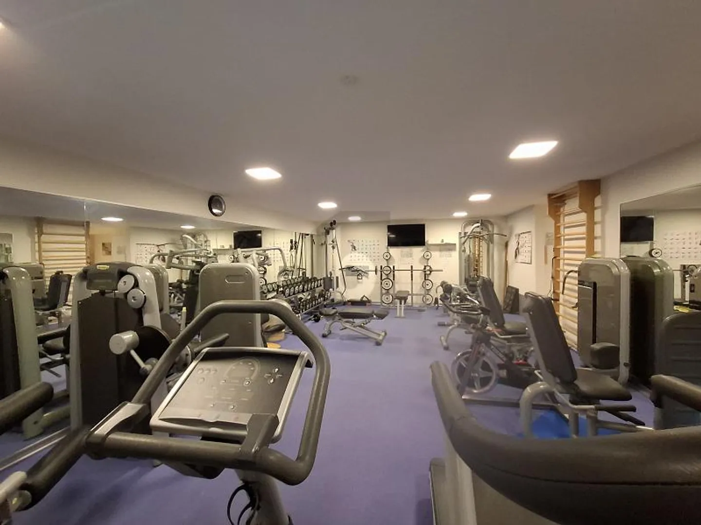 PFLEGE- ODER FITNESS- UND WELLNESS-CENTER - Foto 3 von 6