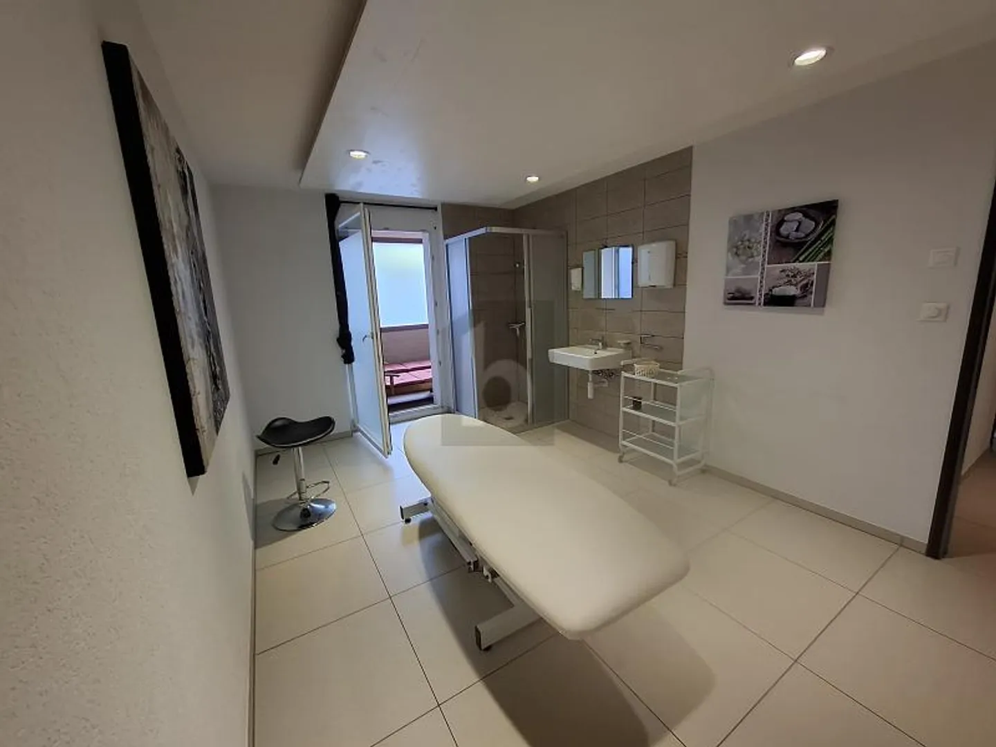 PFLEGE- ODER FITNESS- UND WELLNESS-CENTER - Foto 4 von 6