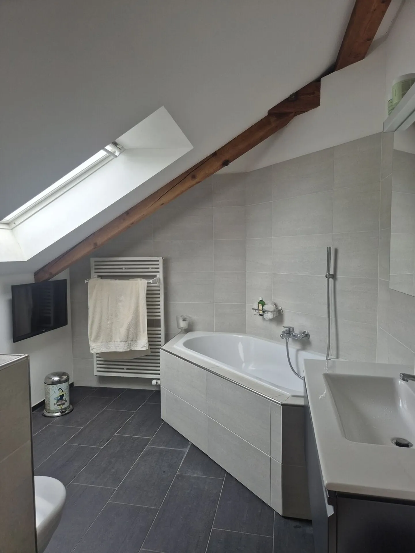 Vie urbaine sur deux niveaux - Maisonette de 3,5 pièces à Albisriederplatz - Photo 11 sur 13
