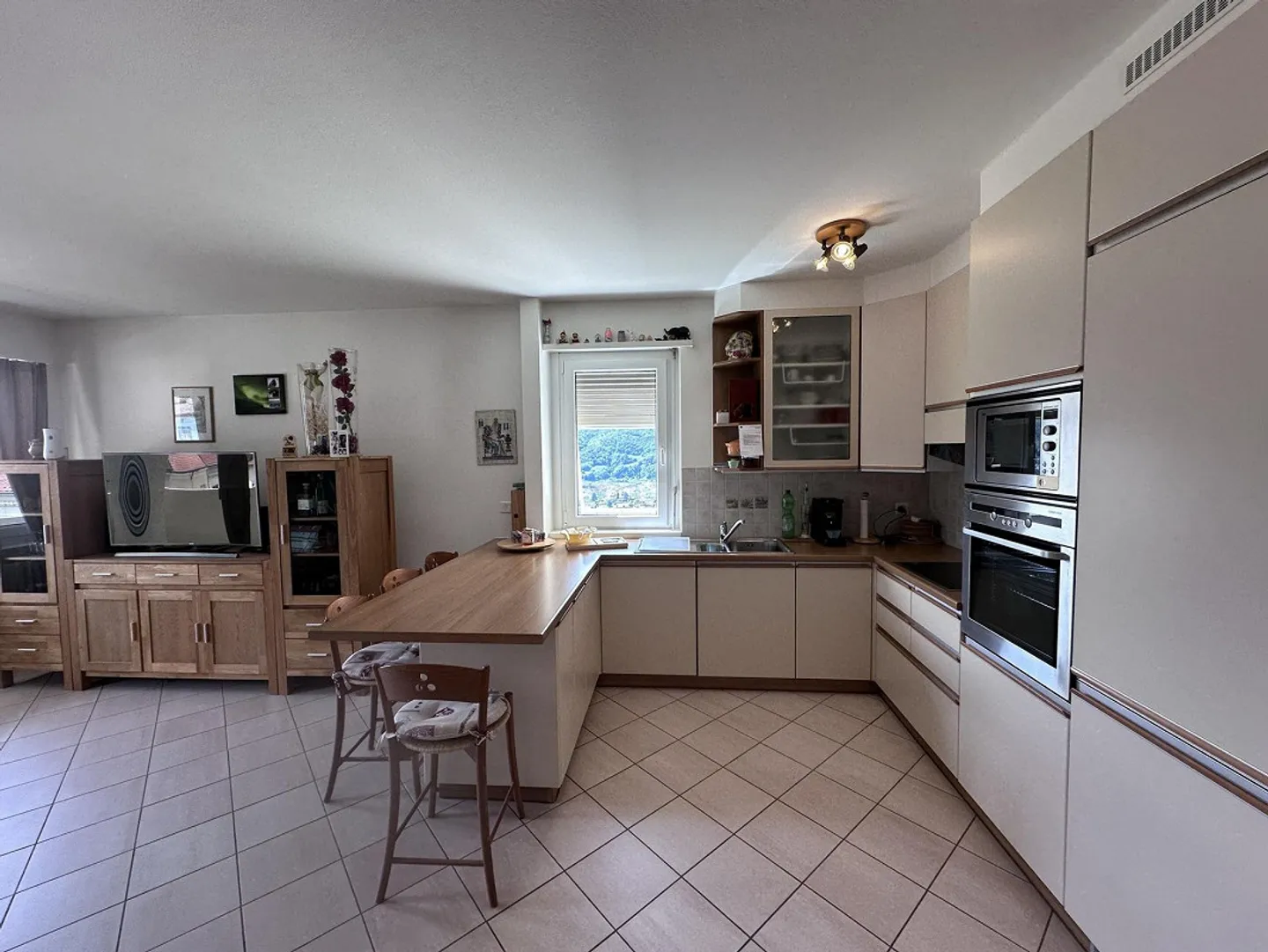 APPARTEMENT PANORAMIQUE DE 4,5 CHAMBRES À VENDRE À MORBIO INFERIORE - Photo 3 sur 13