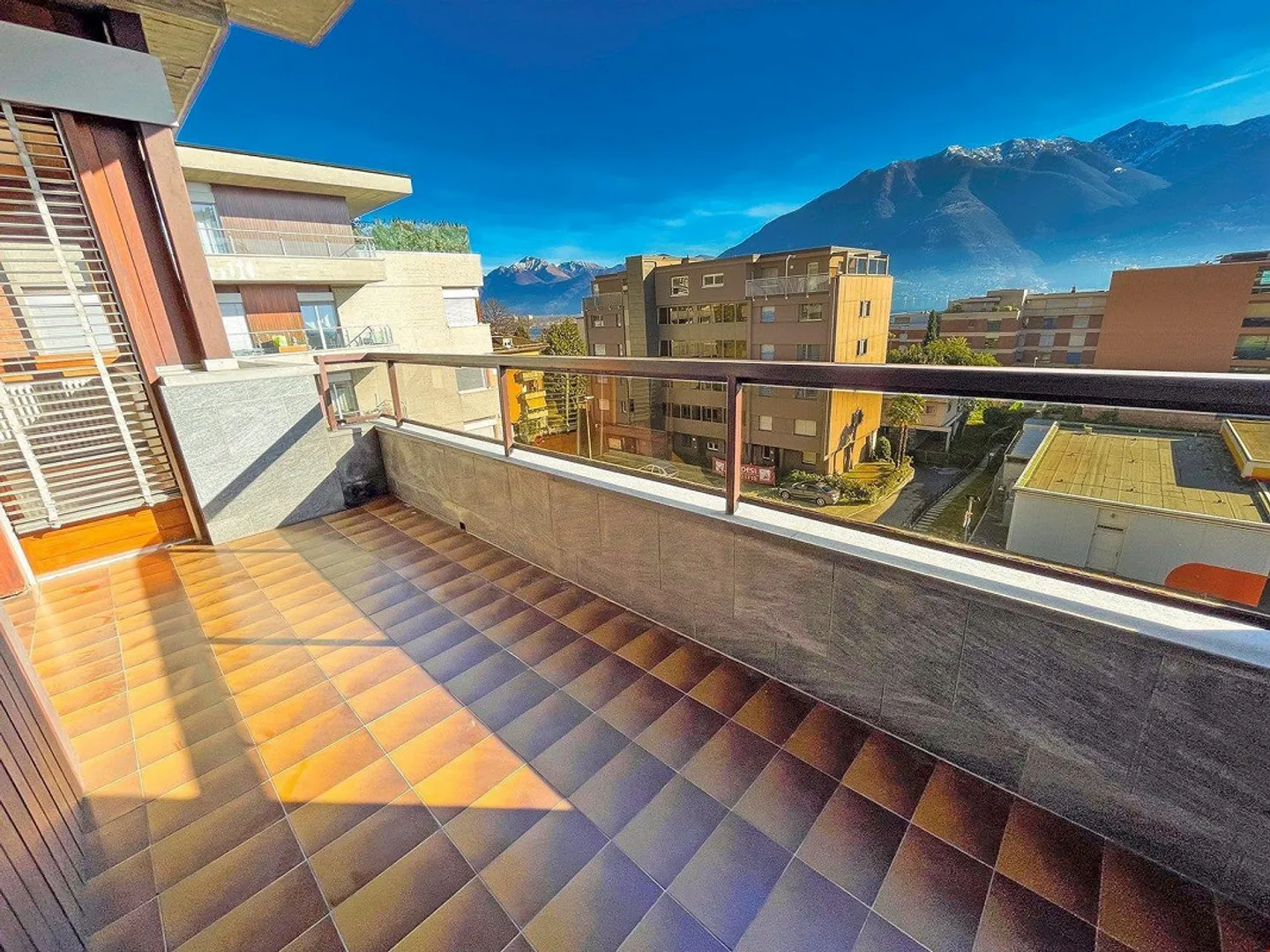 A due passi dal lago, grande 4.5 locali soleggiatissimo - Foto 5 di 13