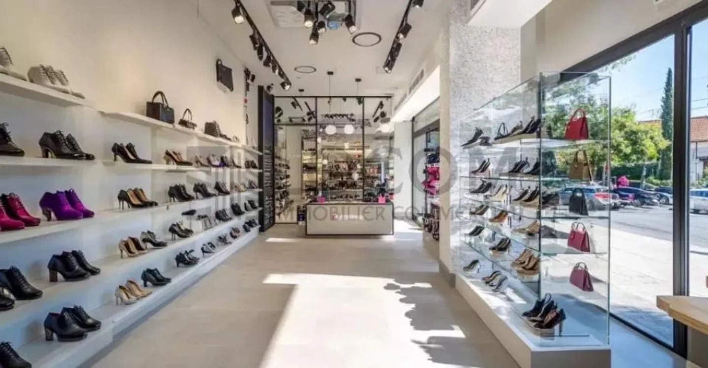 Very beautiful business in Carouge - Photo 1 of 4