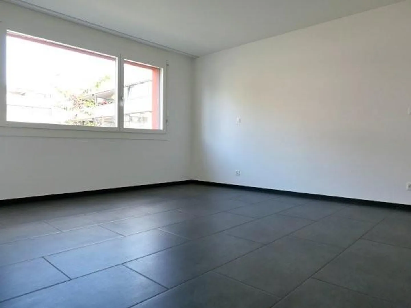 Appartamento moderno con lavanderia privata e bel angolo giardino - Foto 9 di 10