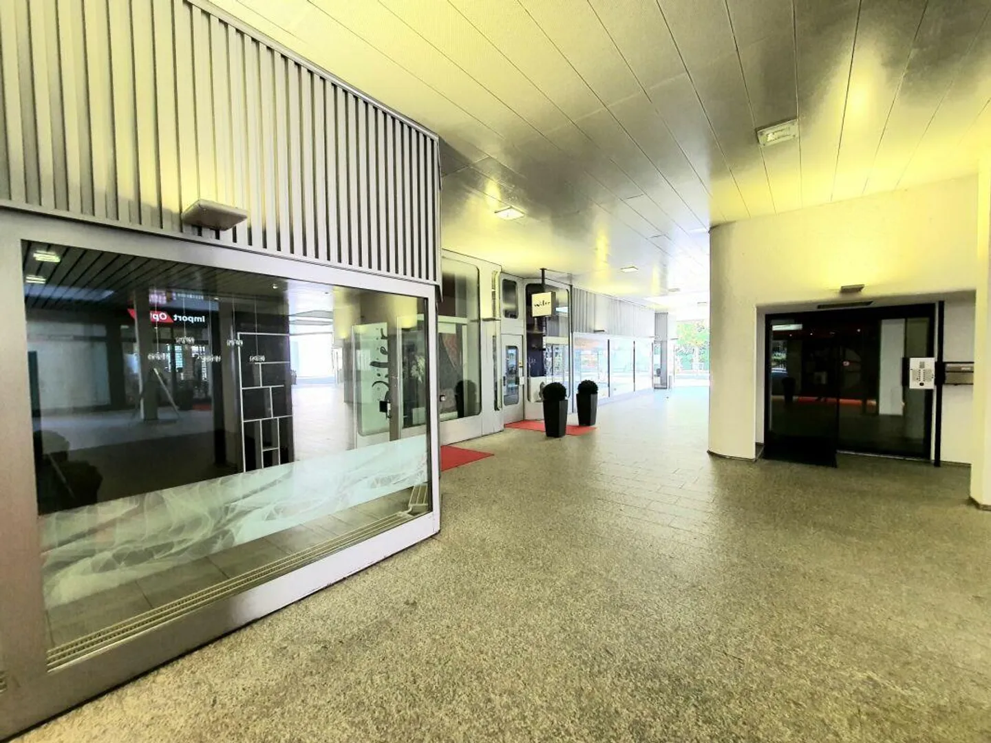 Spazio commerciale attraente in una posizione centrale molto frequentata a Sursee - Foto 2 di 9