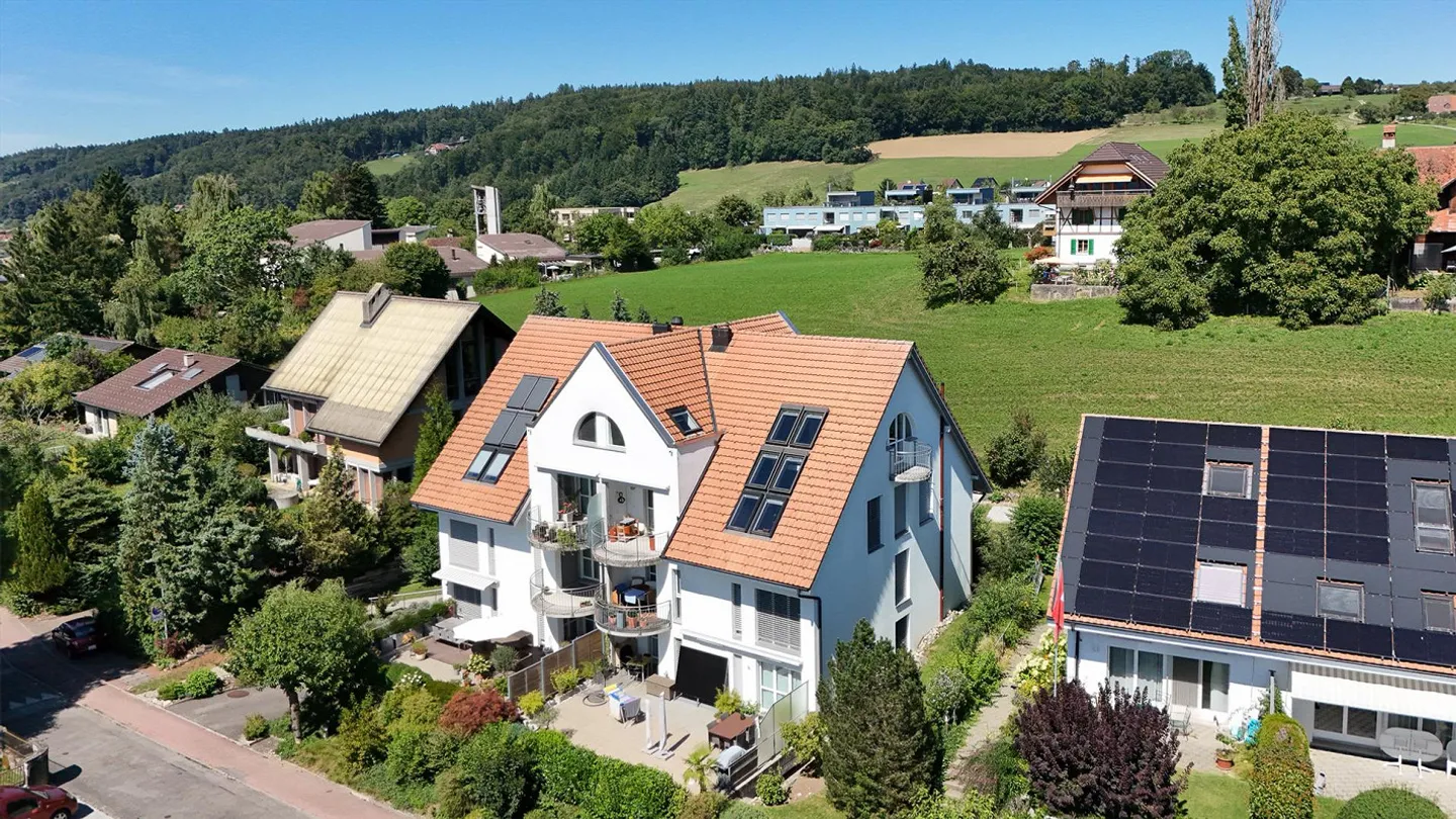 Stylish condominium in a beautiful location in Rüfenacht - Photo 1 of 23