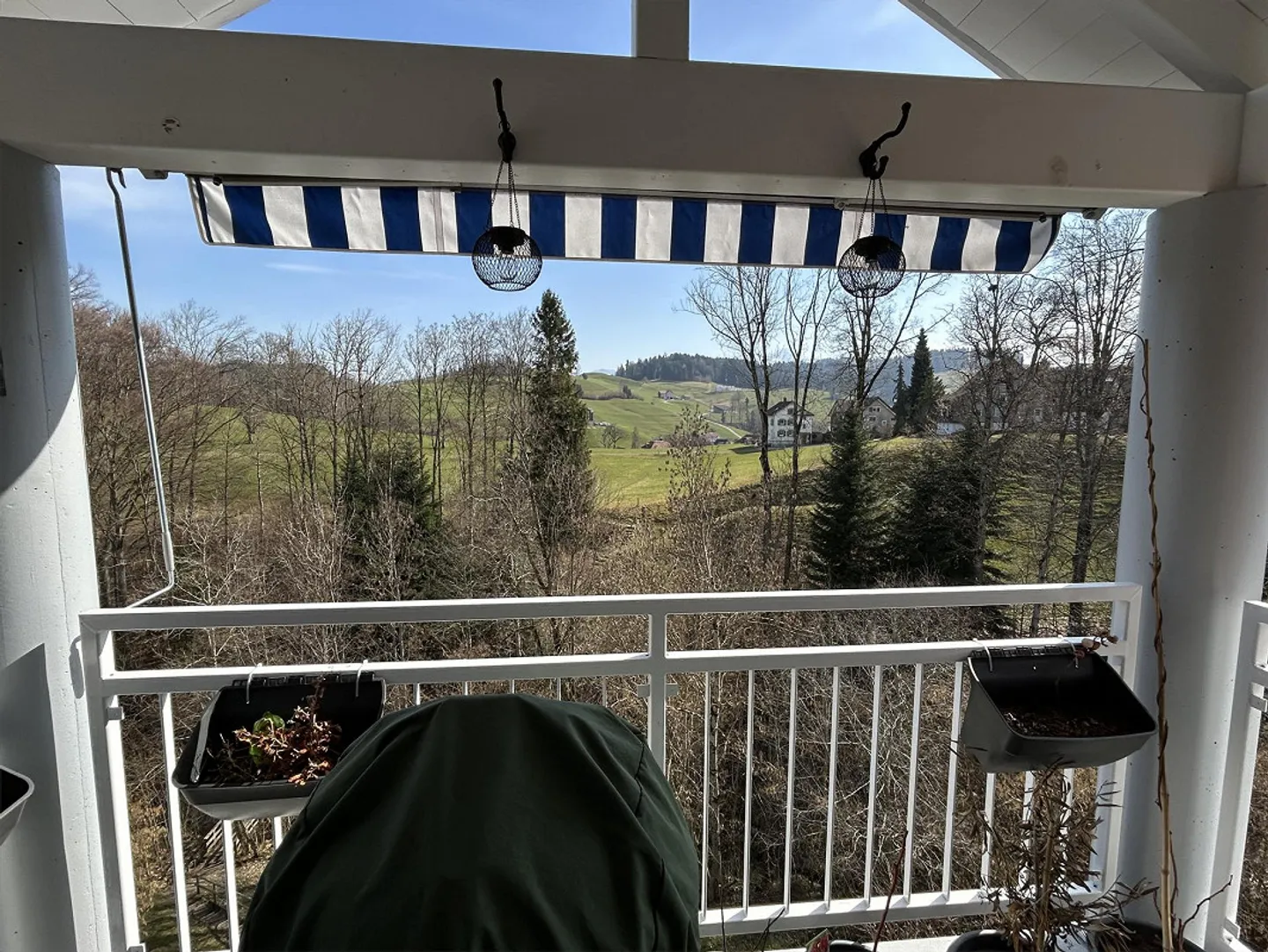 très belle et grande penthouse de 3.5 pièces - Photo 8 sur 8