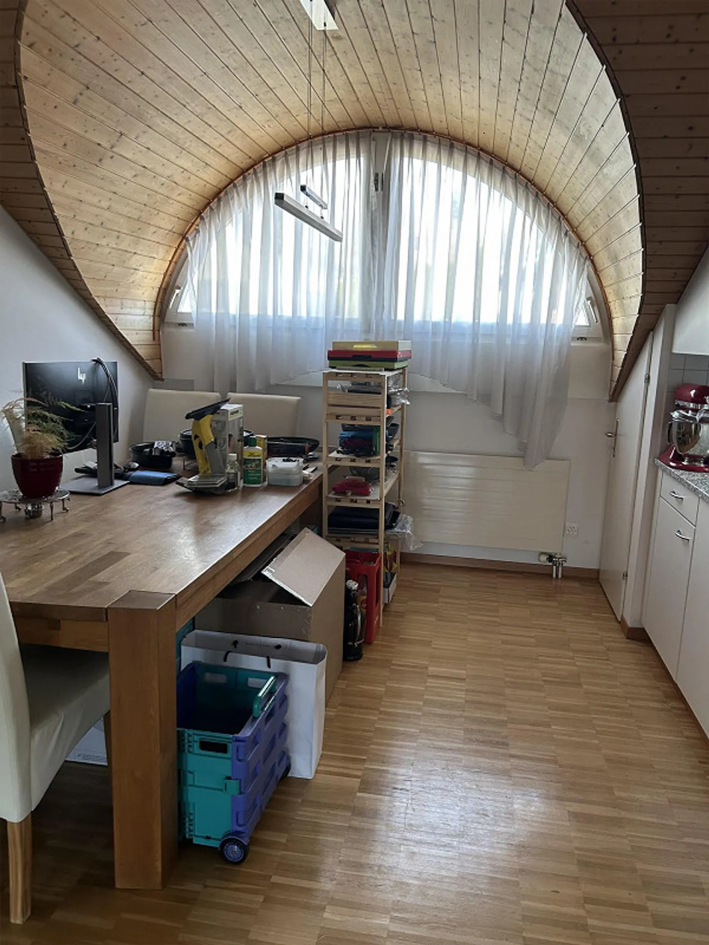 très belle et grande penthouse de 3.5 pièces - Photo 3 sur 8