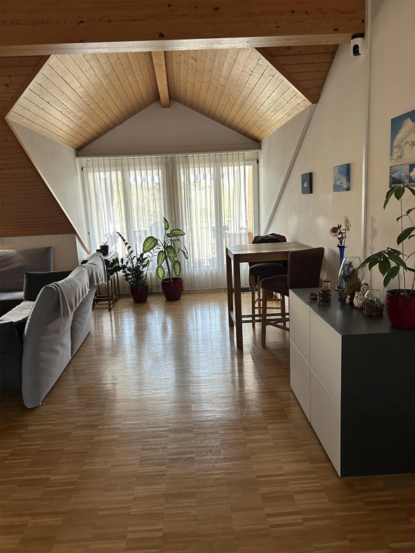 très belle et grande penthouse de 3.5 pièces - Photo 4 sur 8