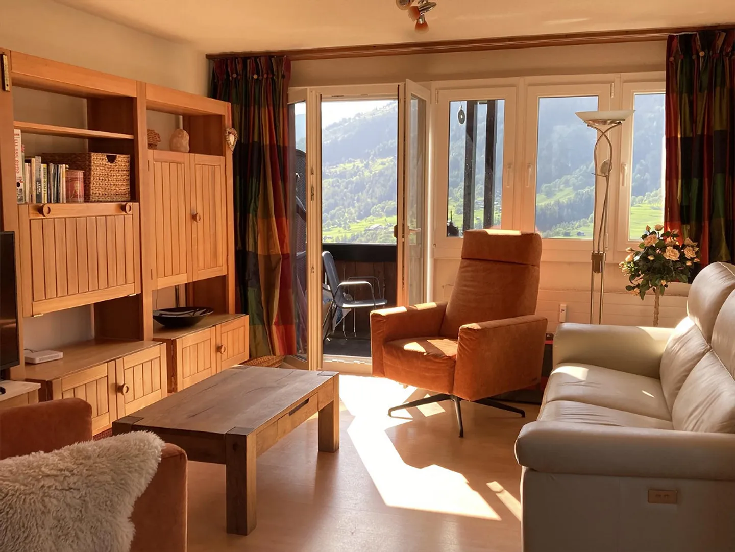 Sonniger 3.5 Duplex mit atemberaubender Aussicht - Foto 2 von 12