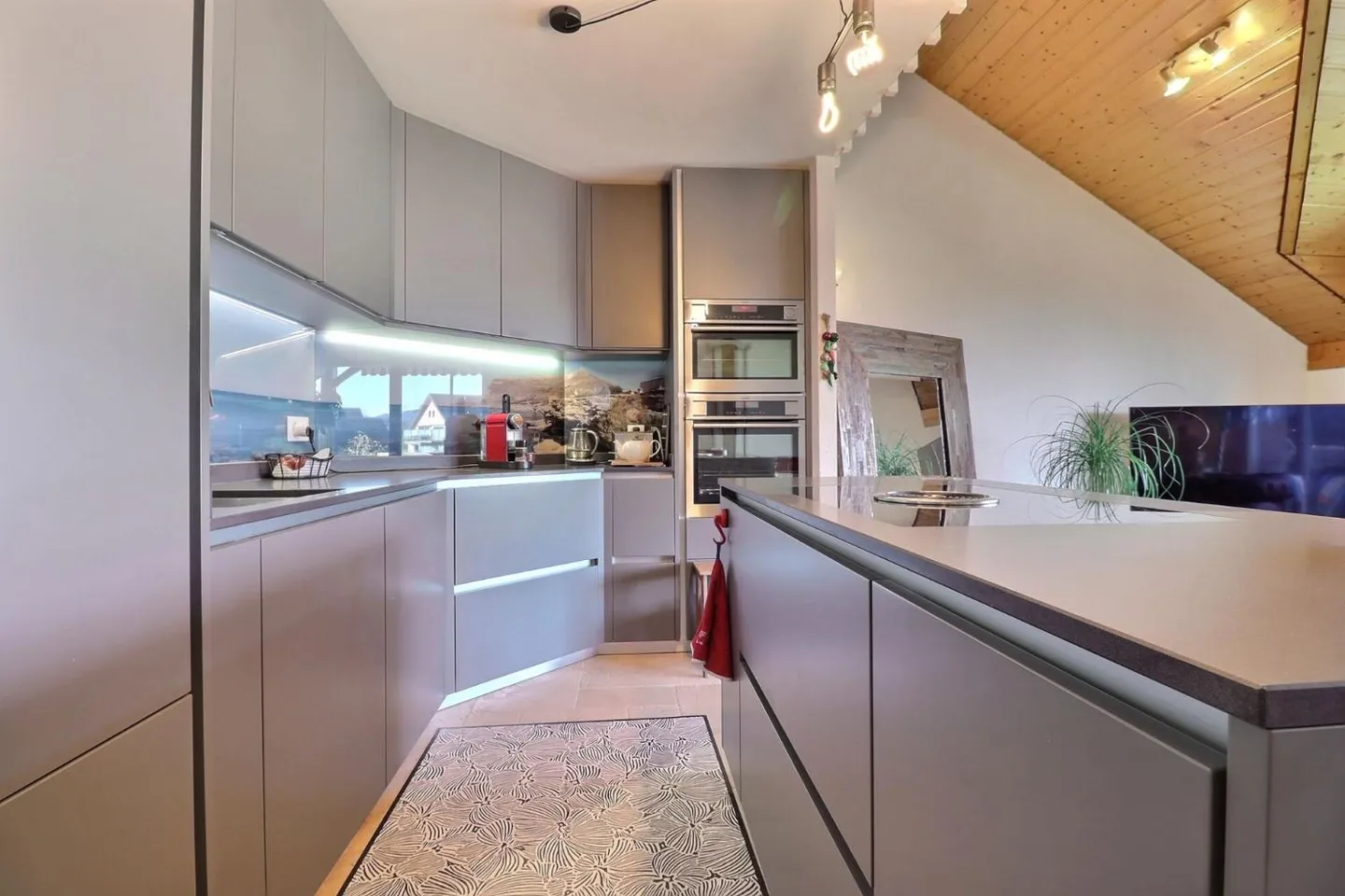 Charmantes Apartment mit Mezzanine - Foto 2 von 13