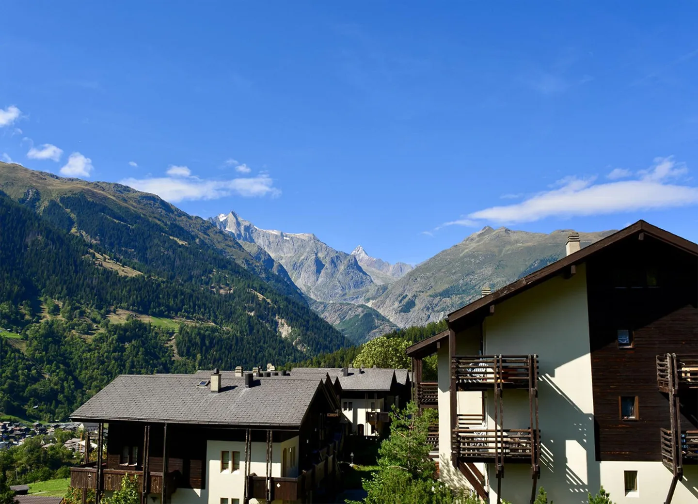 Sonniger 3.5 Duplex mit atemberaubender Aussicht - Foto 11 von 12
