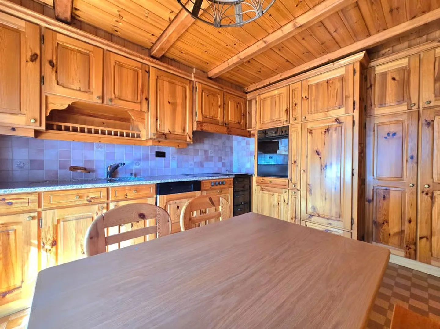 Grande maison familiale avec 2 appartements, surface commerciale, grange et exté - Foto 9 von 13