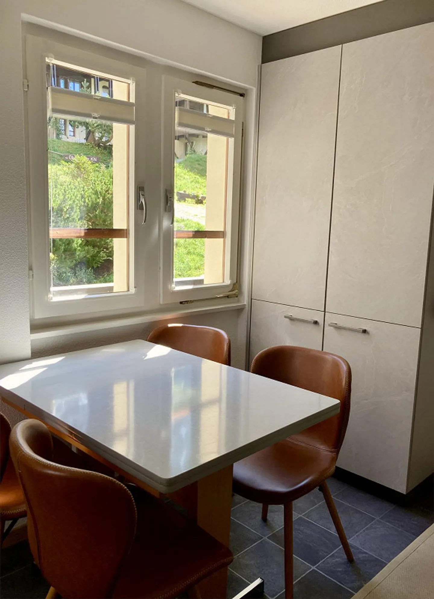 Sonniger 3.5 Duplex mit atemberaubender Aussicht - Foto 6 von 12