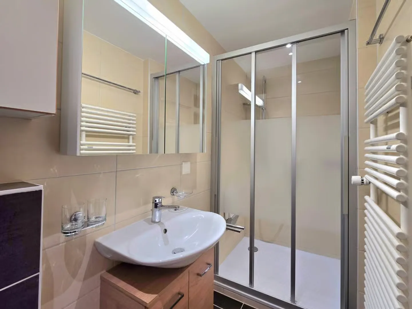 Grande maison familiale avec 2 appartements, surface commerciale, grange et exté - Foto 13 von 13