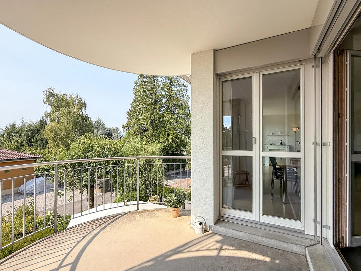 Stylish condominium in a beautiful location in Rüfenacht - Photo 5 of 23