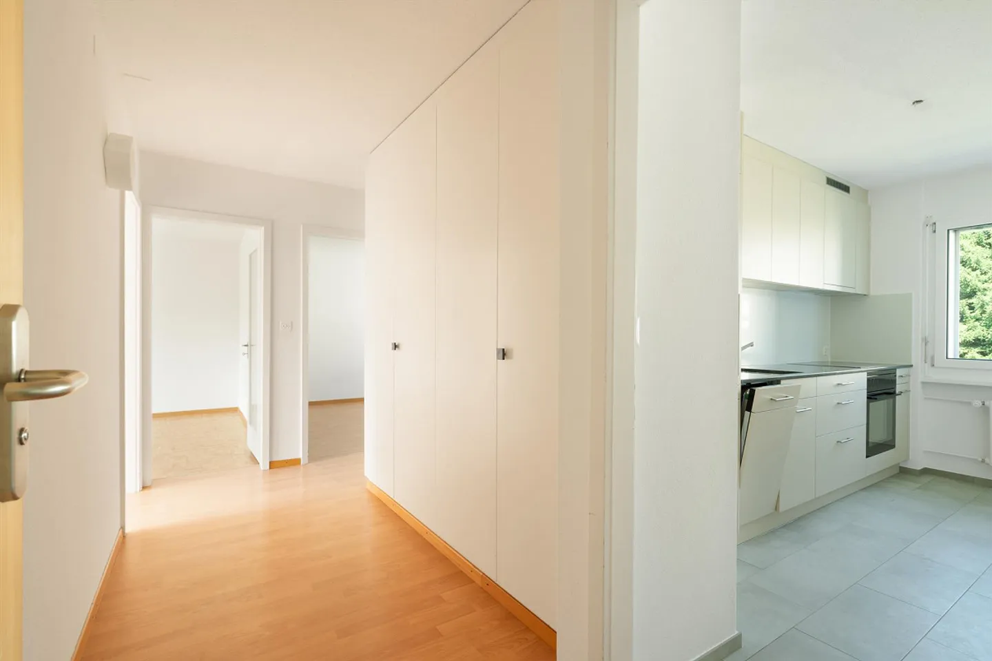 Appartement moderne de 3 pièces avec espace de jardin - Photo 4 sur 6