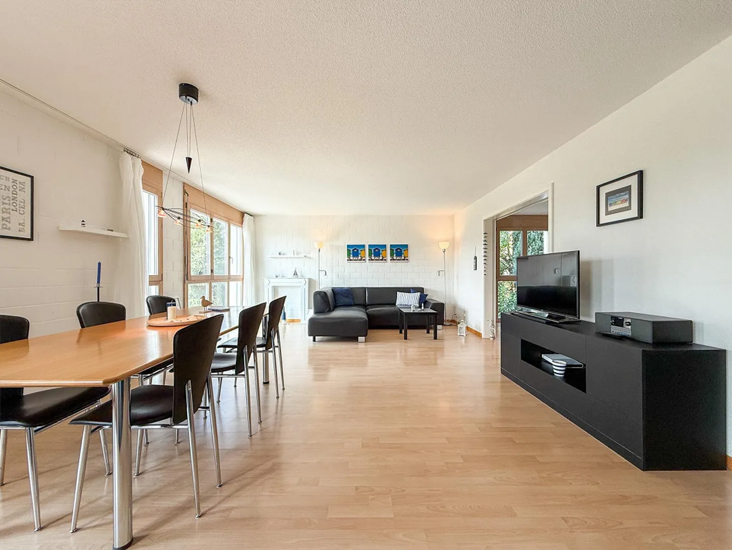 Stylish condominium in a beautiful location in Rüfenacht - Photo 7 of 23