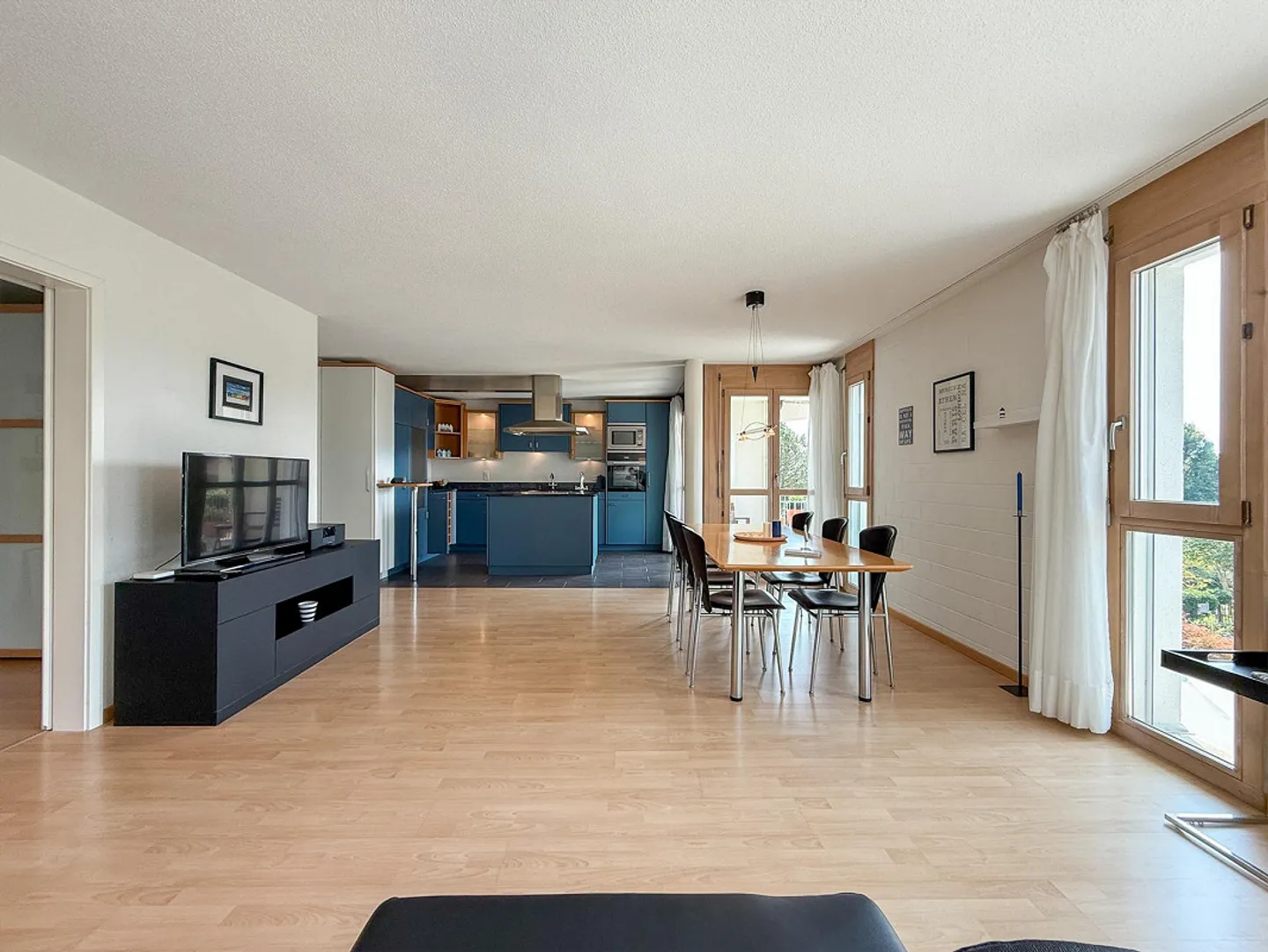 Stylish condominium in a beautiful location in Rüfenacht - Photo 8 of 23