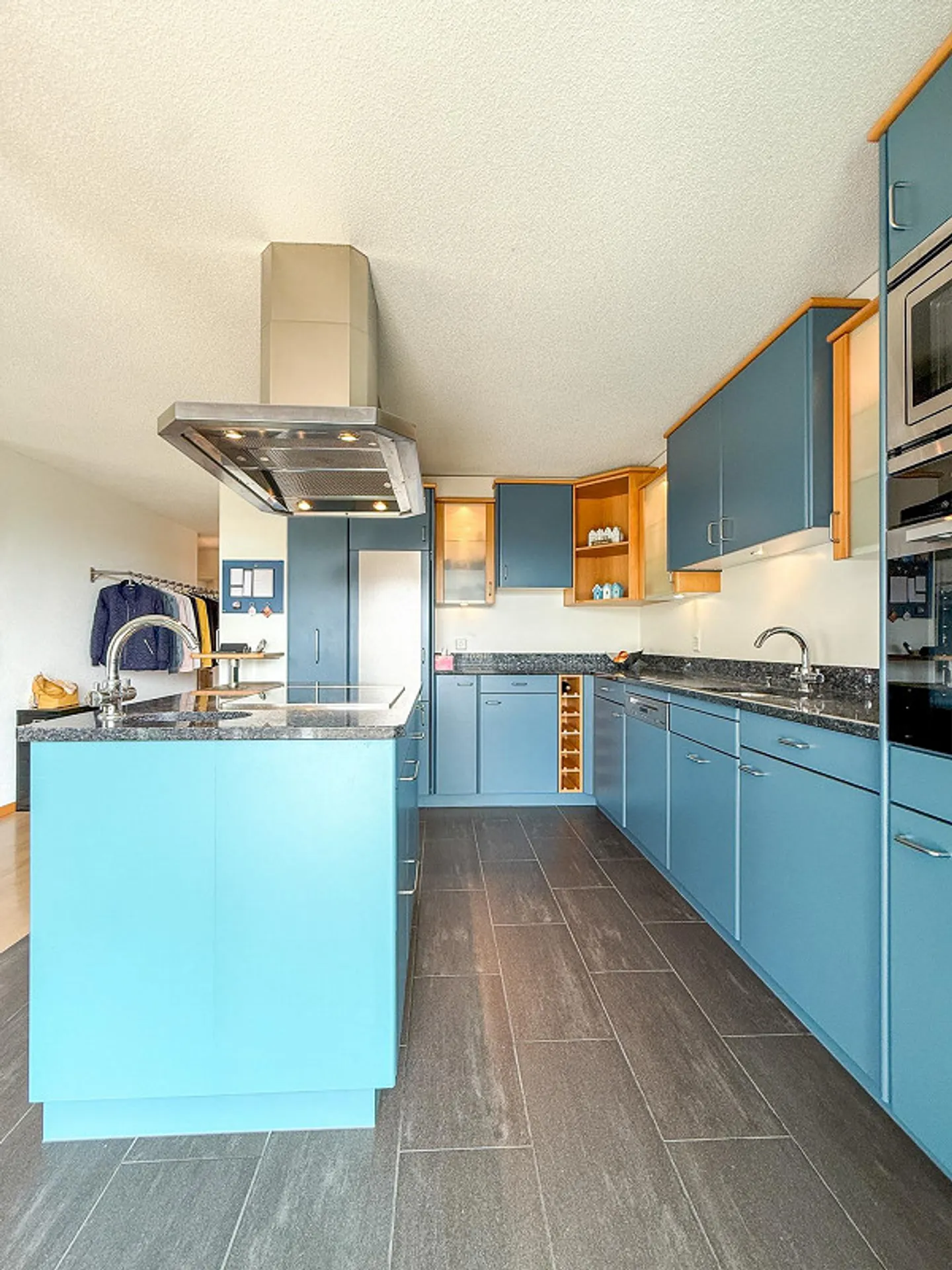 Stylish condominium in a beautiful location in Rüfenacht - Photo 11 of 23