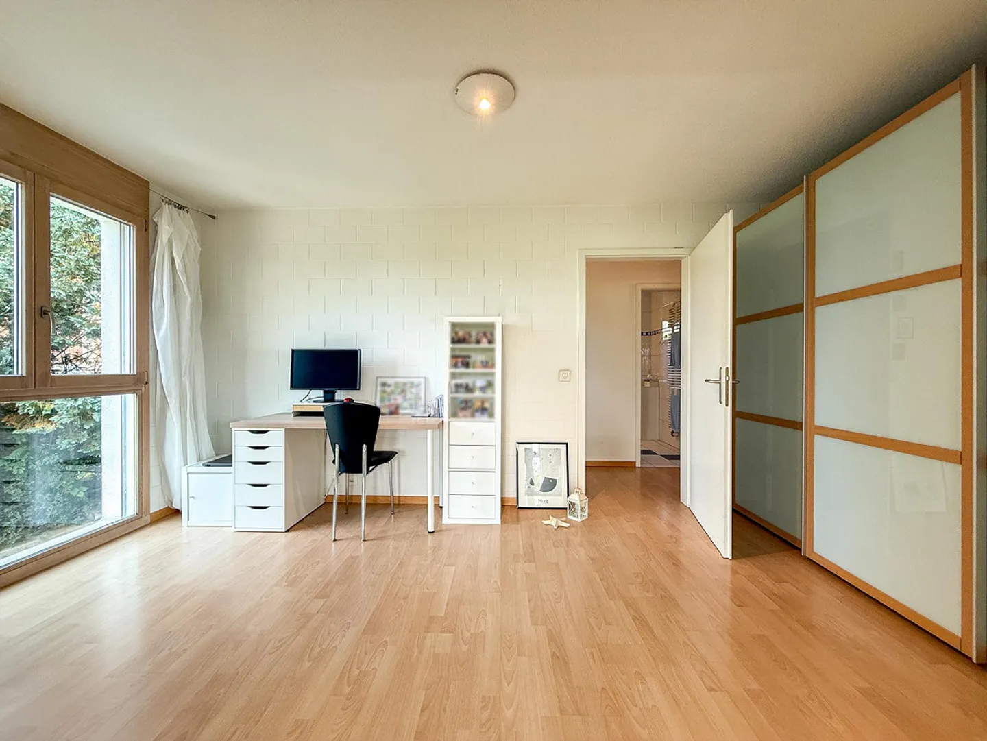 Stylish condominium in a beautiful location in Rüfenacht - Photo 12 of 23