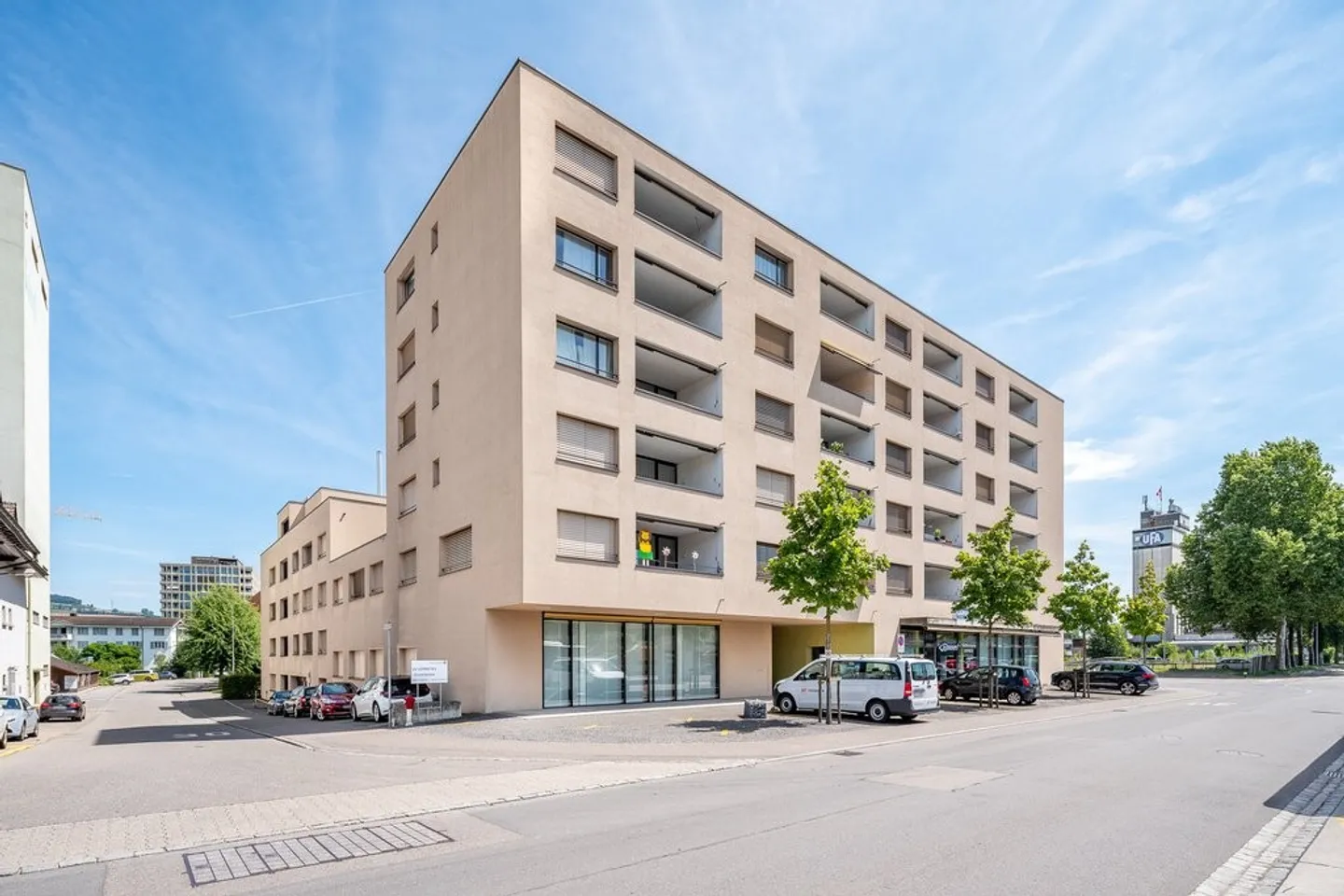 Modern Apartment with Balcony - Photo 2 of 7