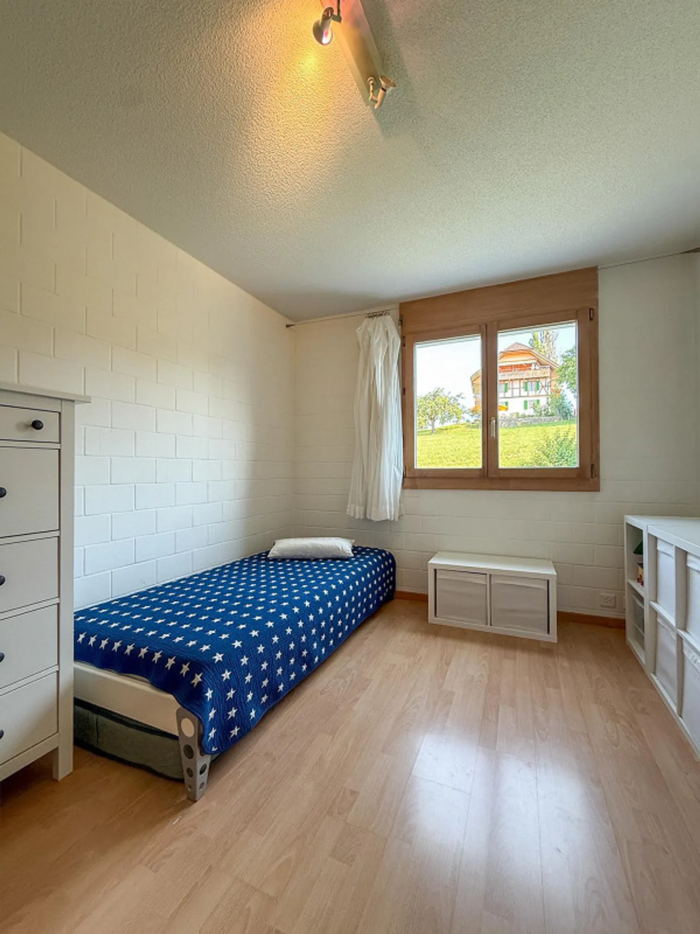 Stylish condominium in a beautiful location in Rüfenacht - Photo 13 of 23