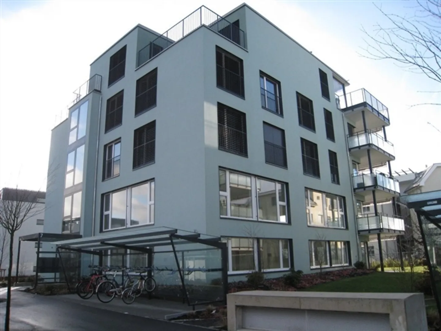 Versatile office space for rent near Nänikon/Greifensee S-Bahn station - Photo 1 of 10