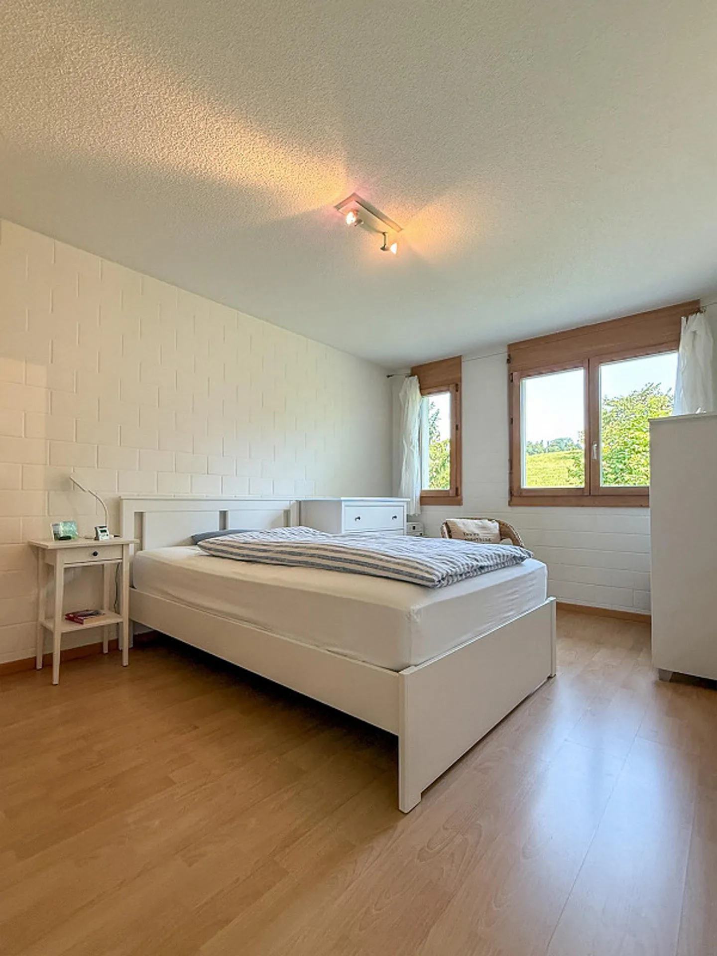 Stylish condominium in a beautiful location in Rüfenacht - Photo 14 of 23