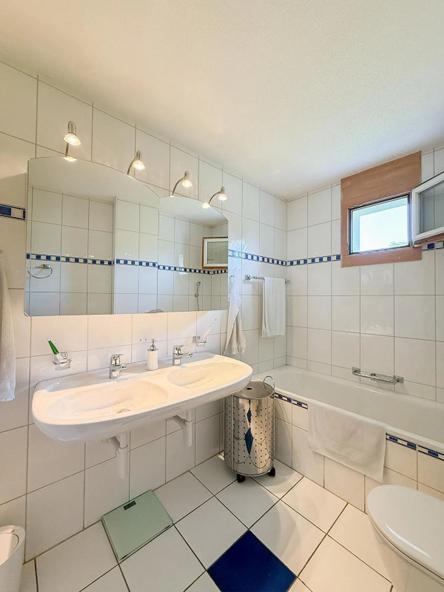 Stylish condominium in a beautiful location in Rüfenacht - Photo 16 of 23