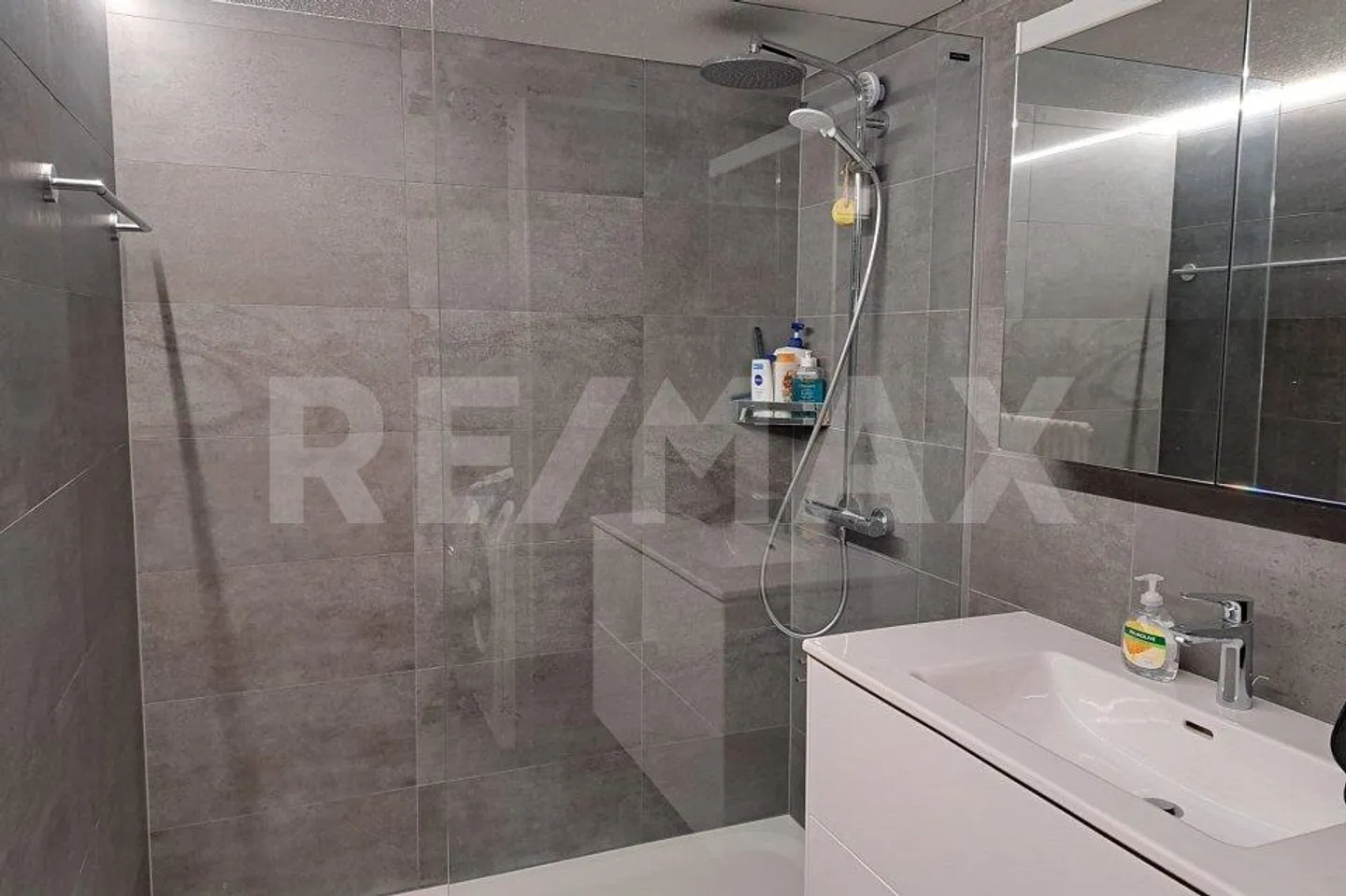 Gemütliche 3,5-Zimmer-Wohnung in Naters - Foto 2 von 5