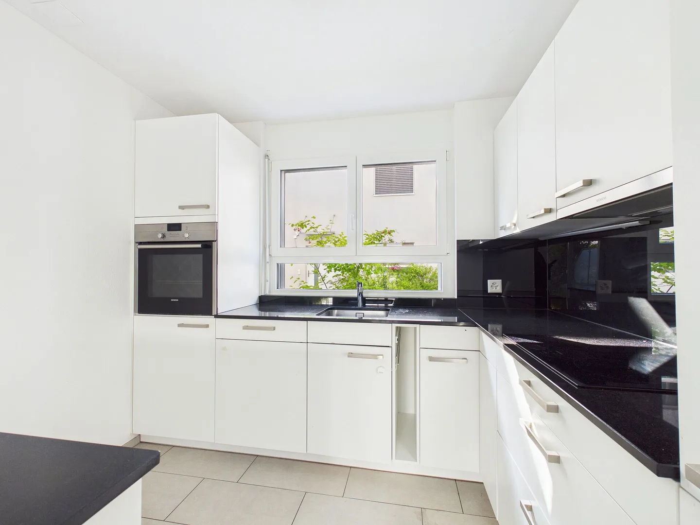 Spacious and light-filled family townhouse - Photo 4 of 20