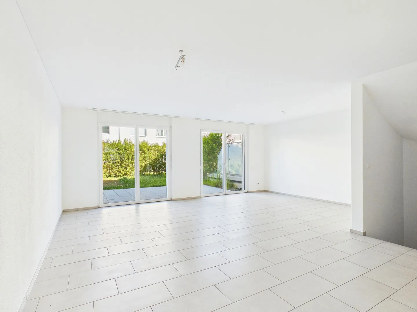 Spacious and light-filled family townhouse - Photo 5 of 20