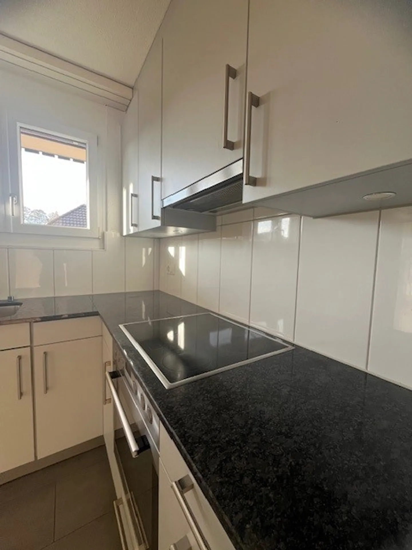 Ihre Wohlfühloase! Heimelige 4.0-Zimmerwohnung im Grünen zu vermieten - Foto 2 von 12