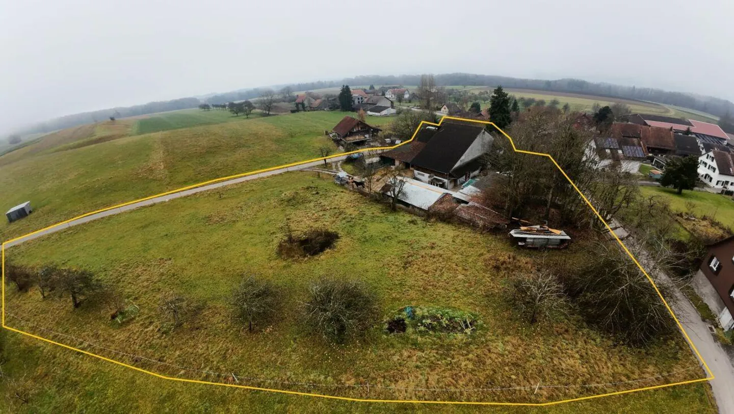 Perfect plot for multi-family house - 1,875 m² village zone 2 - Photo 11 of 18