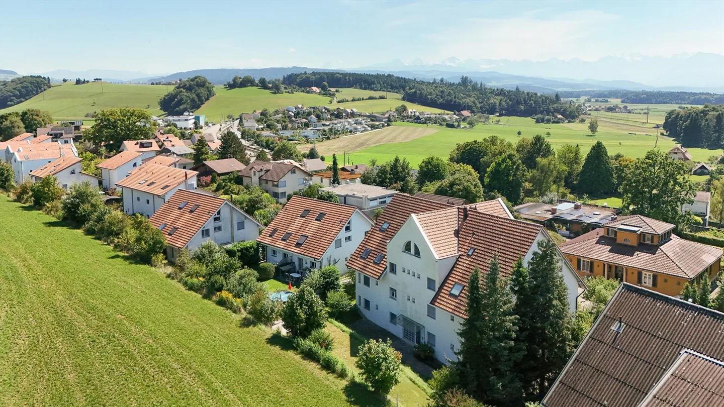 Stylish condominium in a beautiful location in Rüfenacht - Photo 22 of 23